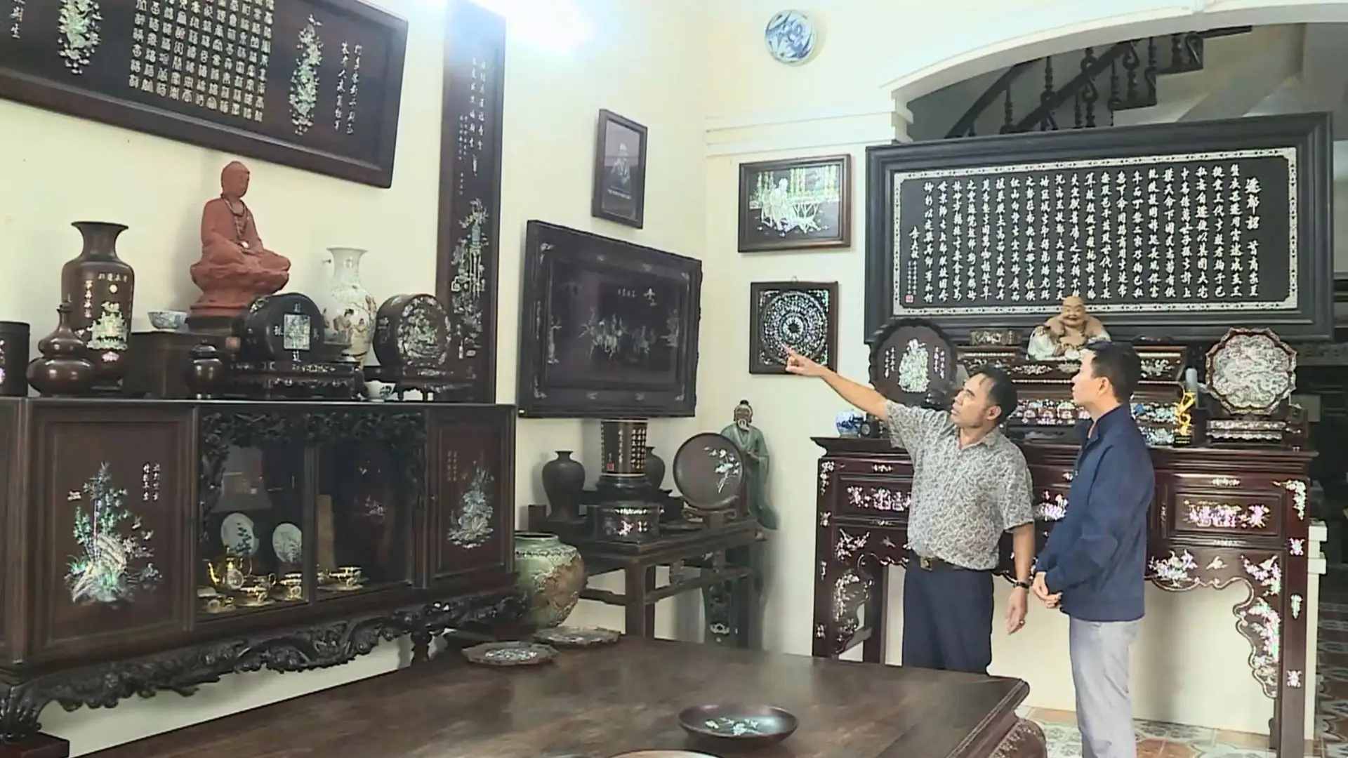 Giấc mơ định danh khảm trai - sơn mài trên bản đồ thế giới